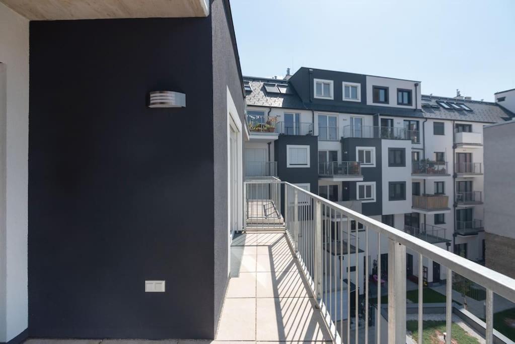 Appartamento Neu Und Hell In Zentraler Ruhelage Mit Parkplatz Vienna Esterno foto