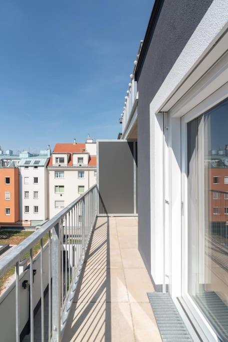 Appartamento Neu Und Hell In Zentraler Ruhelage Mit Parkplatz Vienna Esterno foto